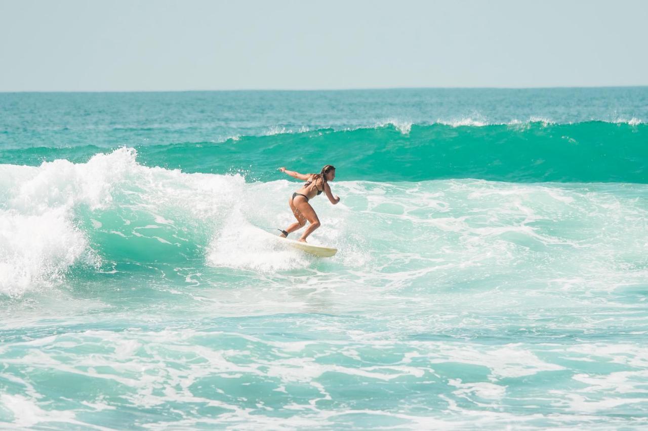 Bed and Breakfast Lucky'S Surf Camp à Weligama Extérieur photo